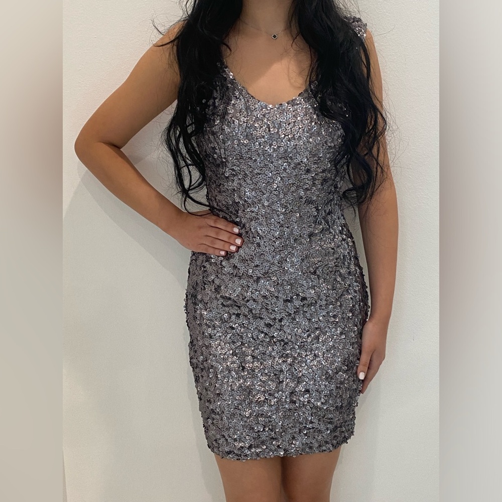 Amber Blue Silver Sequin Mini Prom Cocktail Party Dress Medium Sleeveless V Neck